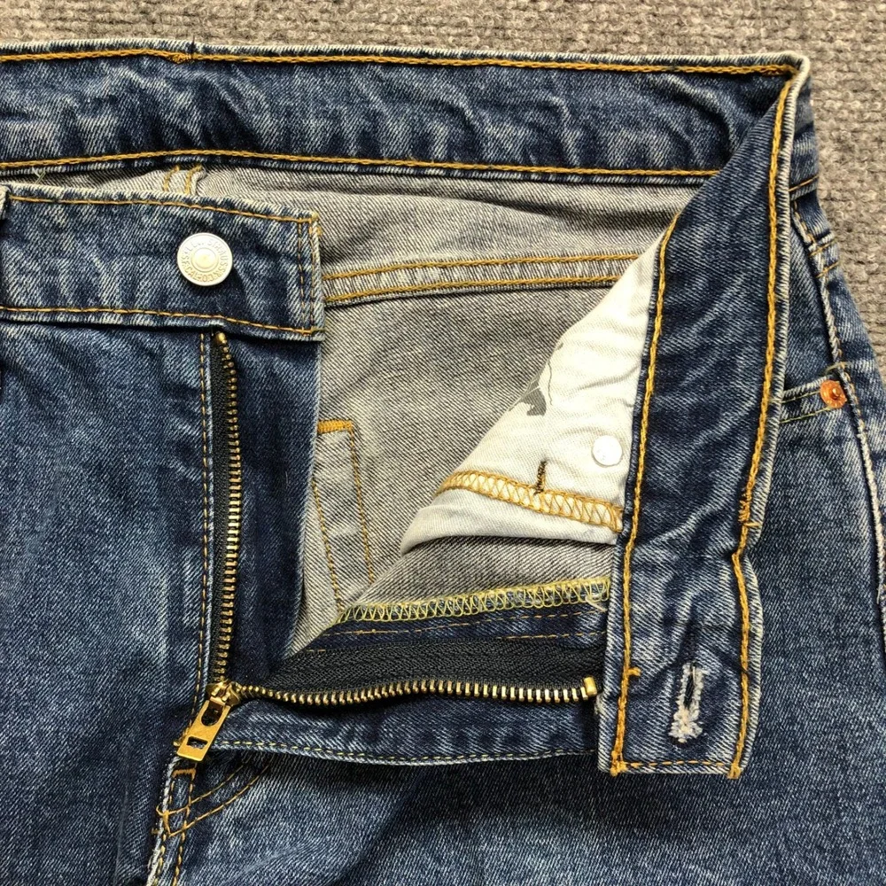 Levis 505 Regular Fit Straight Leg Jeans Mens 30x32 Medium Wash Blue Denim